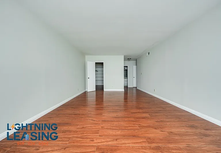 815 S Shenandoah St #301 — Photo 14