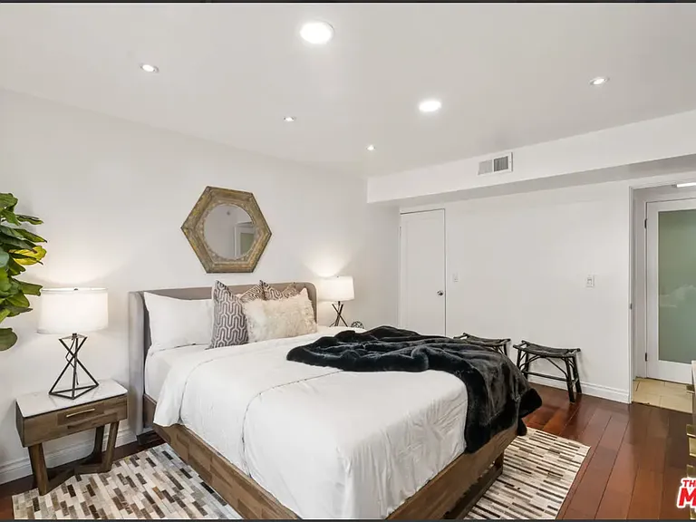 1021 N Crescent Heights Blvd #207 — Photo 4