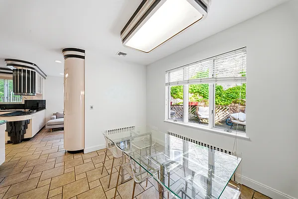 Dining area, photo 2