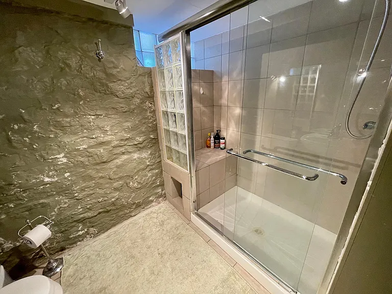 4233 Kenwood Ave — Photo 28