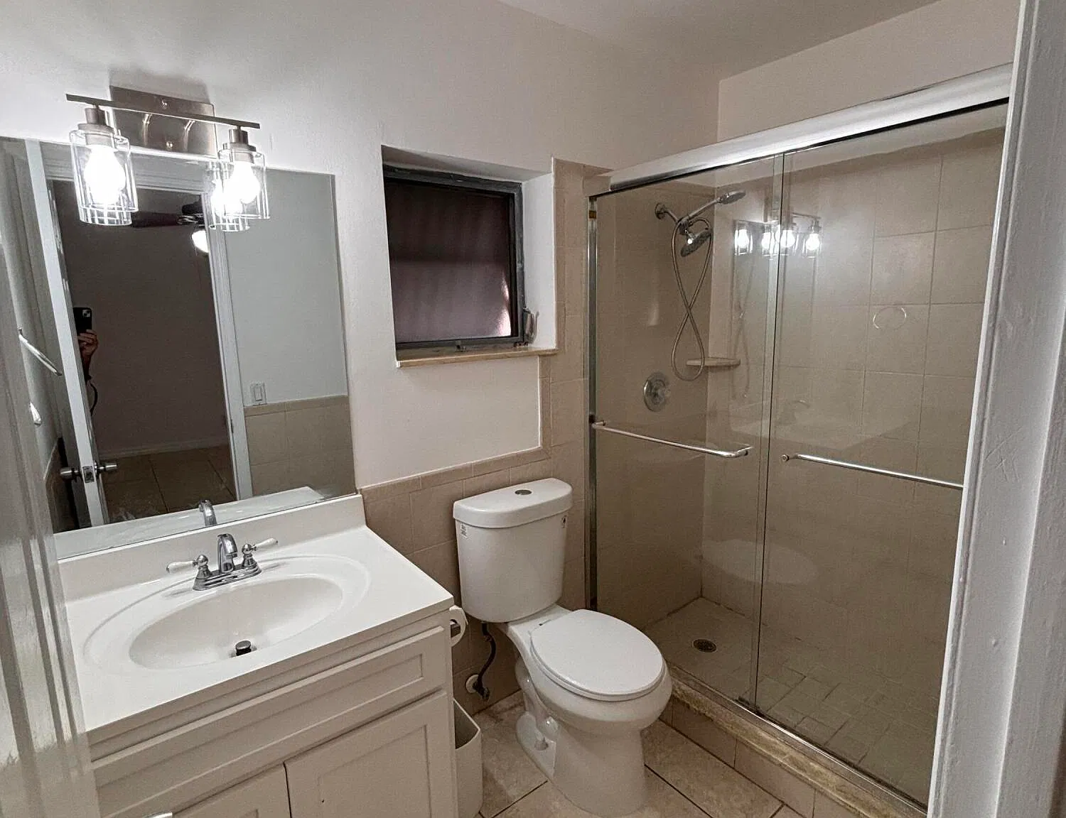 3 bed, 2.0 bath, 1216 sqft, $2,700 — Photo 2