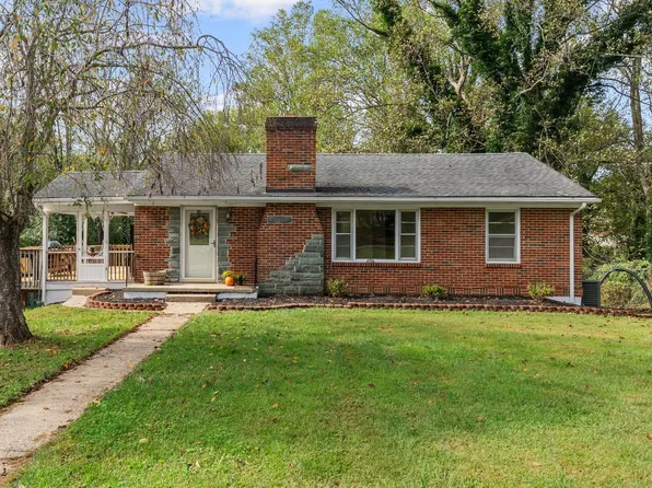 1034 Oakmont Cir, Lynchburg, VA 24502