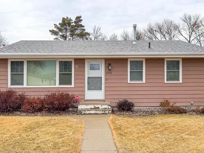 1232 Valley View Dr NW, Minot, ND, 58703