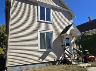 921 S 18th St #A, Manitowoc, WI 54220