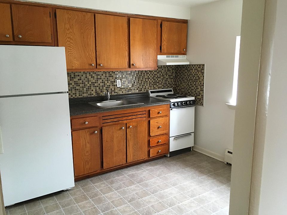 2nd image of 3850 Garrett Rd #B