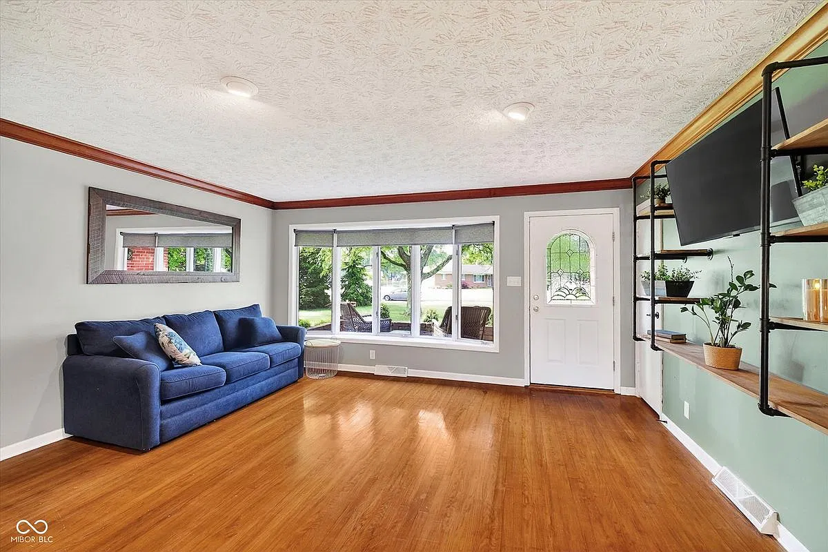 3 bed, 3.0 bath, 1874 sqft, $2,400 — Photo 3