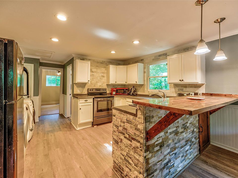 1st image of 158 Creekside Ln
