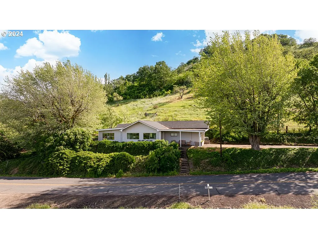 3612 Skyline Rd photo 1