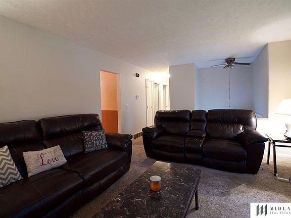 3rd image of 7413 Elm Dr