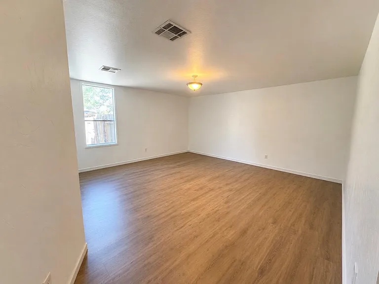 705 Garden Villa Cir — Photo 3