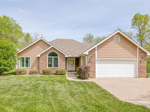 10 N Creek Rd, Smithville, MO 64089