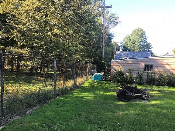 5th image of 2821 Torrington Ave