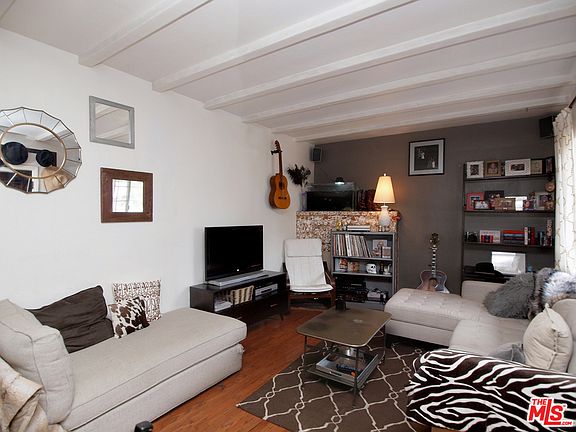 4th image of 22626 Clarendon St