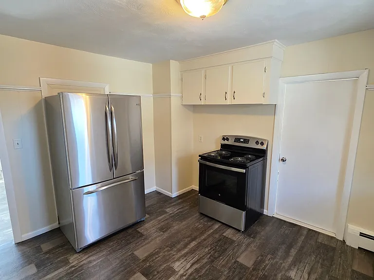  9 Sue St 2-Floor 3b/1b Heatincluded Newfloors Freshpaint Catsok! Prkg — Photo 6