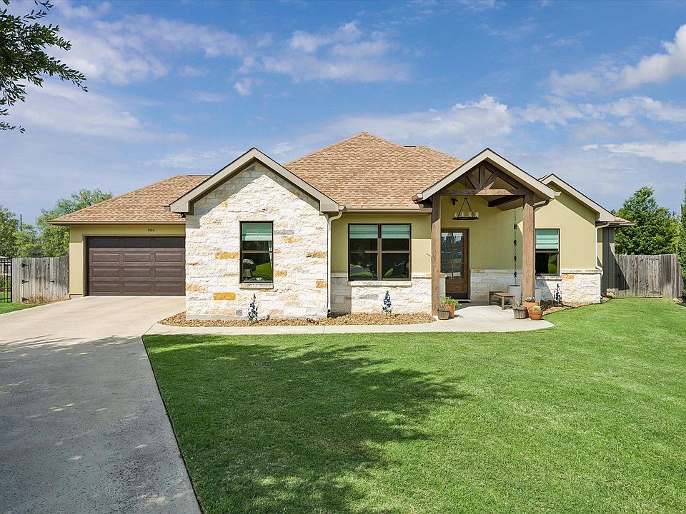 1st image of 906 Canyon Oak Cir