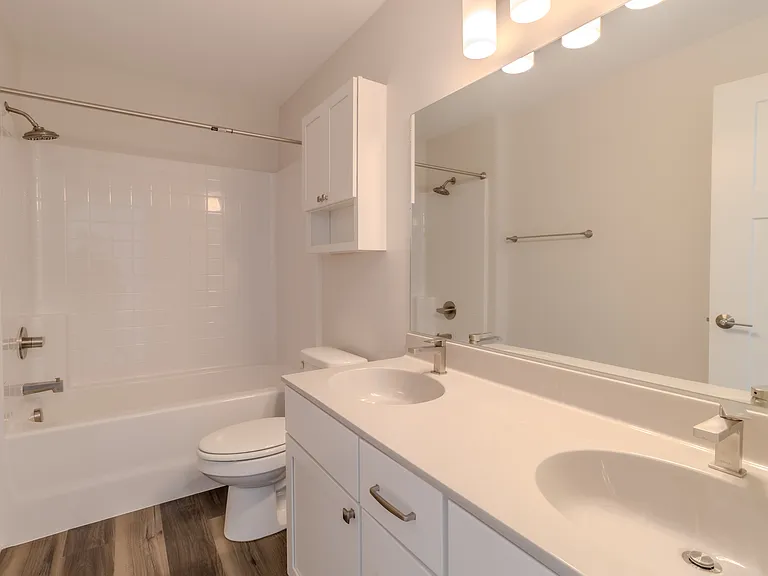 Premier Place II — Photo 35