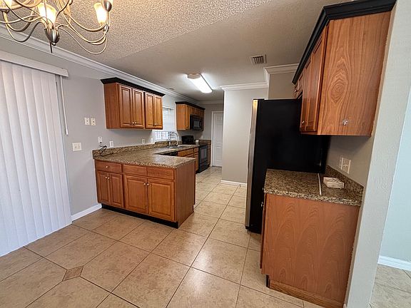 5th image of 1445 Chris Ave