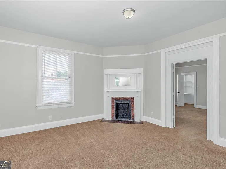 211 Broad St — Photo 4