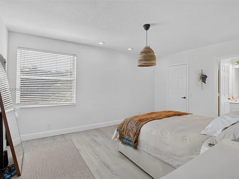 981 Waterside Cir — Photo 39