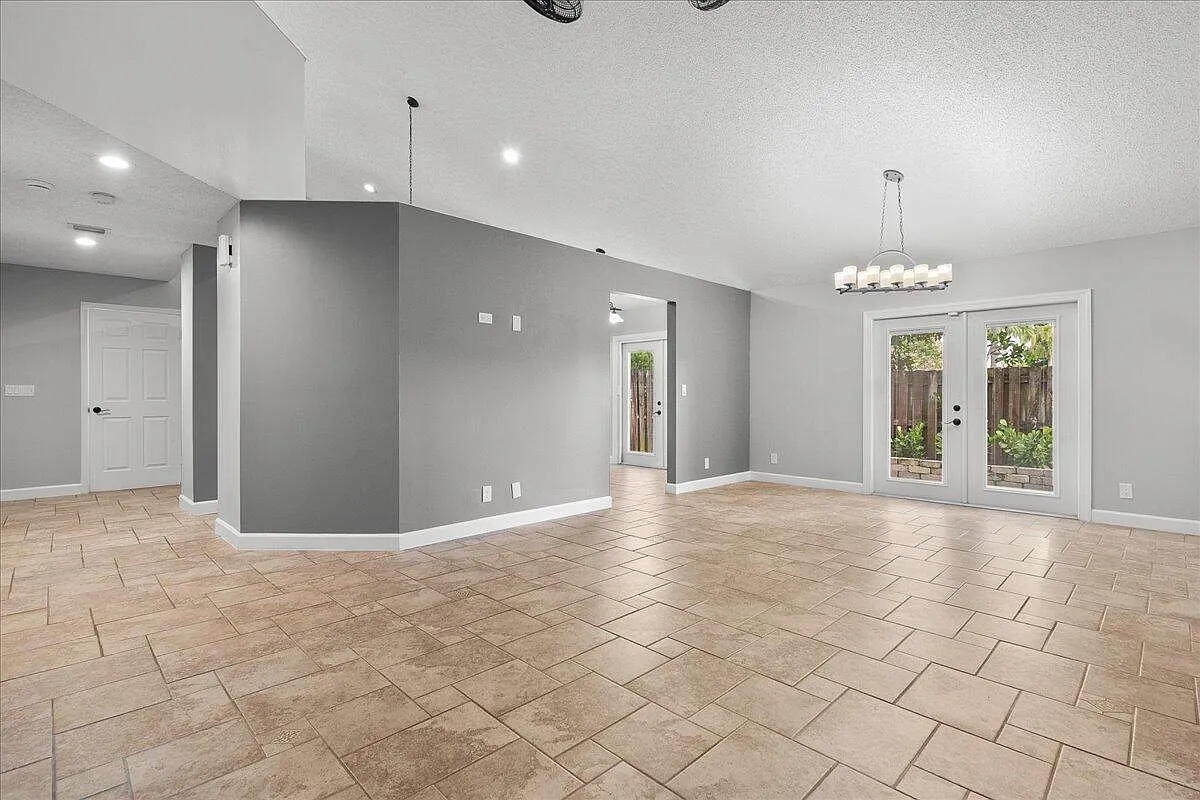 3 bed, 2.5 bath, 1690 sqft, $3,400 — Photo 3