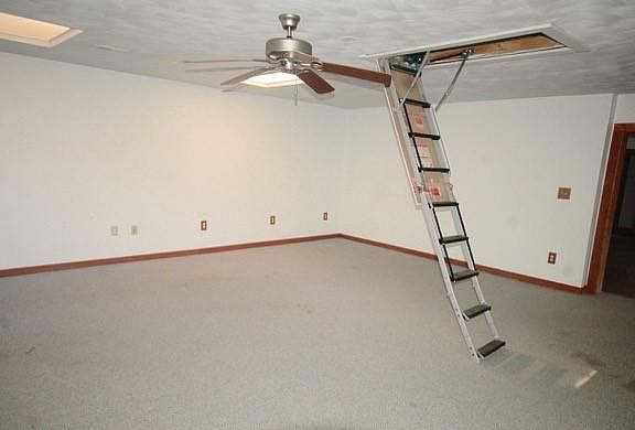 5th image of 85 Woodglen Dr