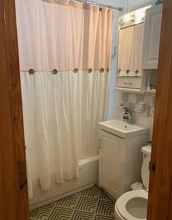 Bathroom 1 (Main Level)