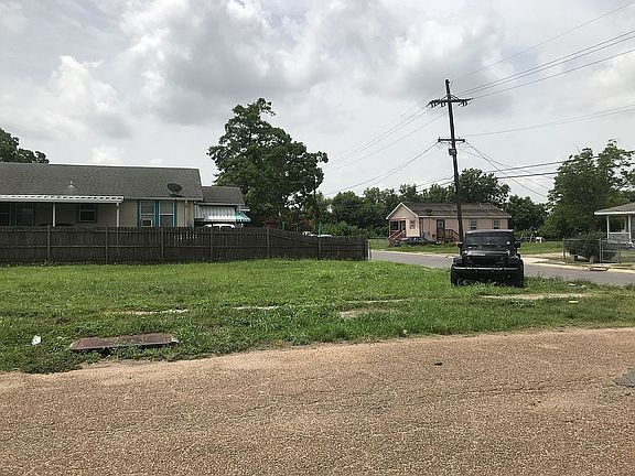 3rd image of 4561 Dale St