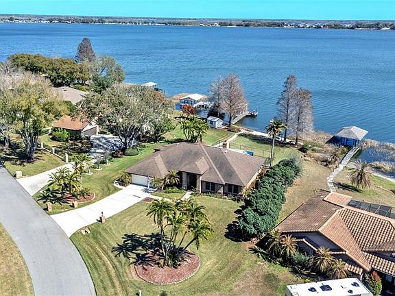 3rd image of 122 W JULIANA WAY