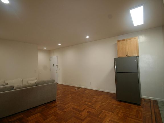 3rd image of 57 Lincoln Blvd #2