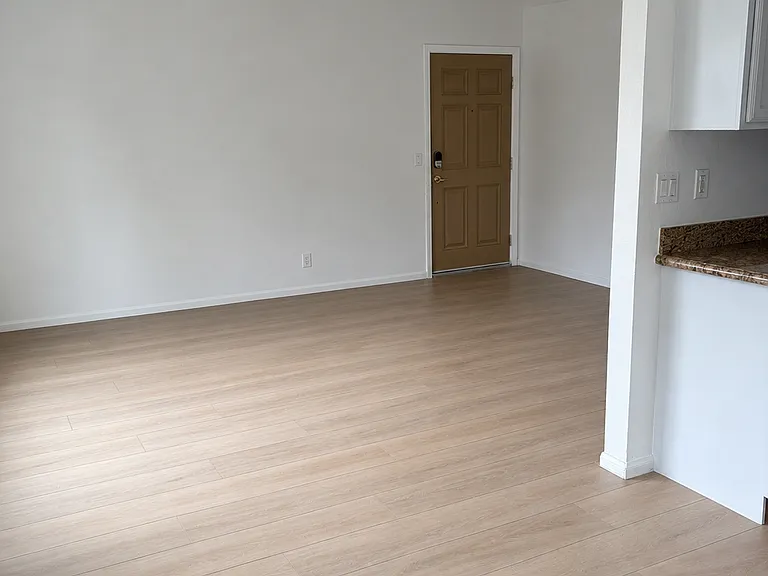 1240 N Broadway #31 — Photo 3