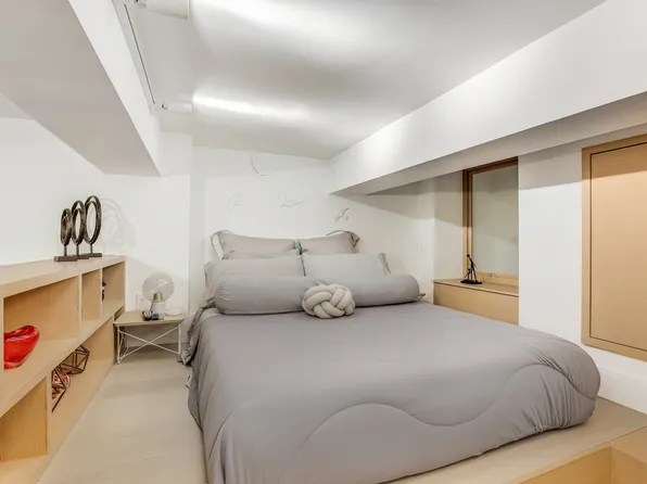 310 East 46th Street image 9 of 9