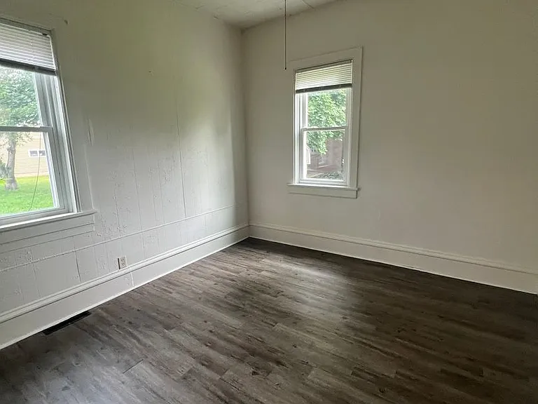 710 N Main St — Photo 10