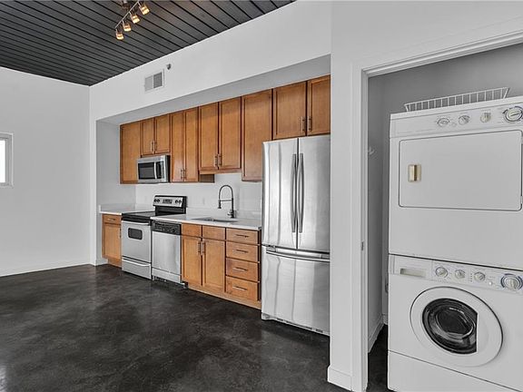 4th image of 620 Glen Iris Dr NE Unit 521