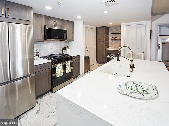 5th image of 414 Water St Unit 2601