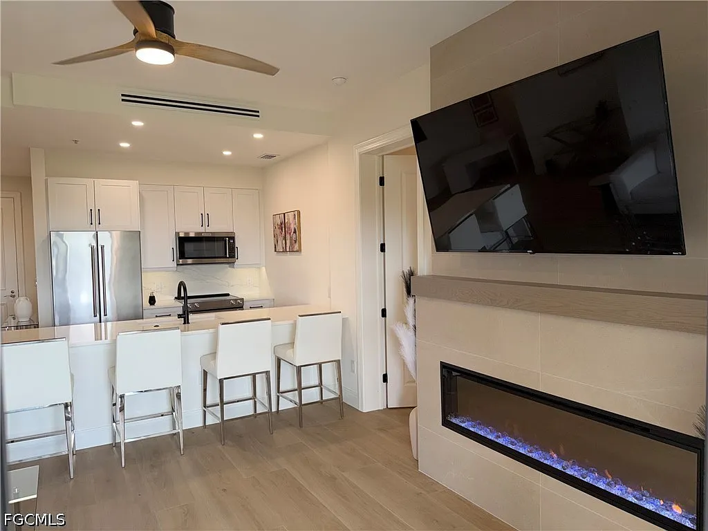 2 bed, 2.0 bath, 1323 sqft, $3,295 — Photo 4