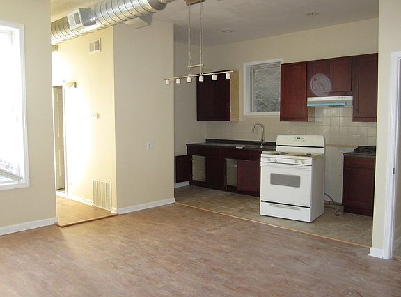 2nd image of 922 S Claremont Ave #2
