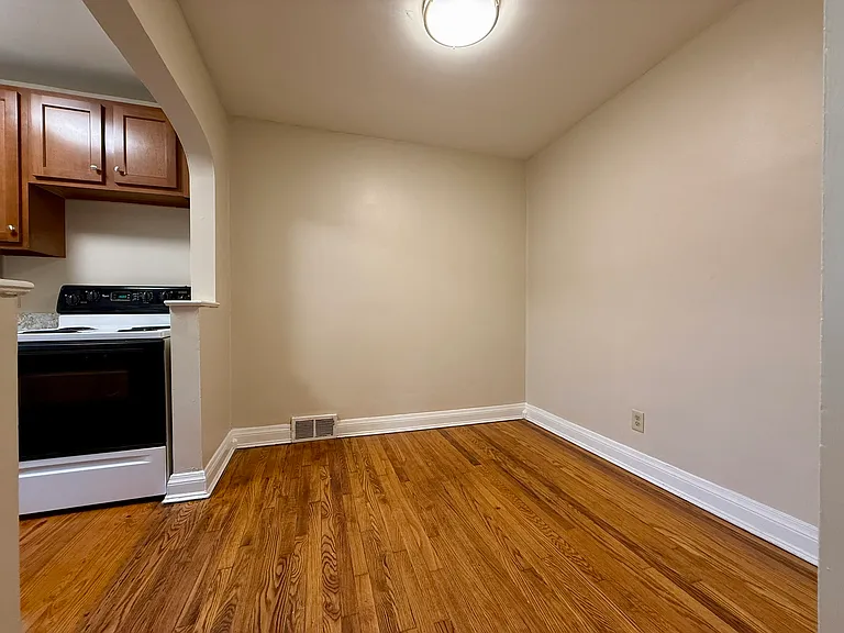 2525 Glenmary Ave #1 — Photo 14