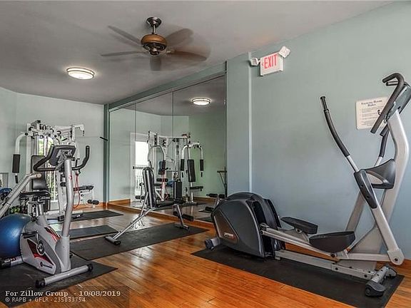 4th image of 3250 NE 28th St APT 409