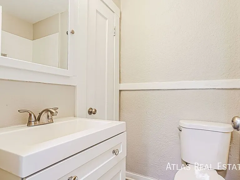 970 N Pearl St #D — Photo 14
