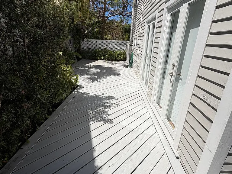 1211 Varela St — Photo 2