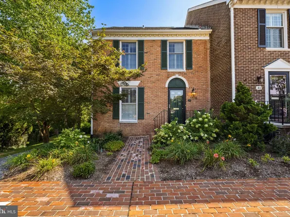 43 Parliament Ct, Baltimore, MD 21212