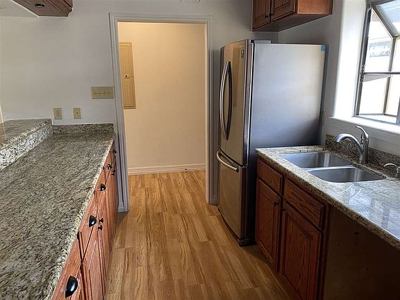 5th image of 1609 Saldana Ave Unit 110