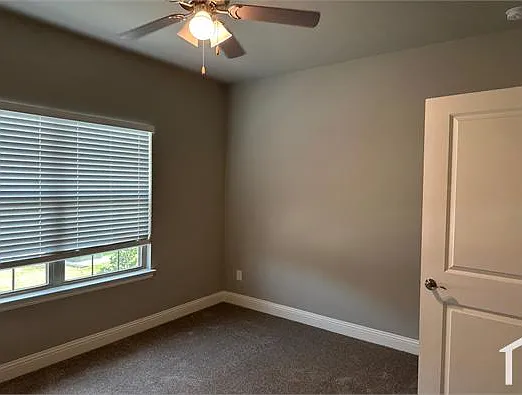 5 bed, 3000 sqft, $2,800 — Photo 2