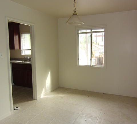 3rd image of 842 Adams St
