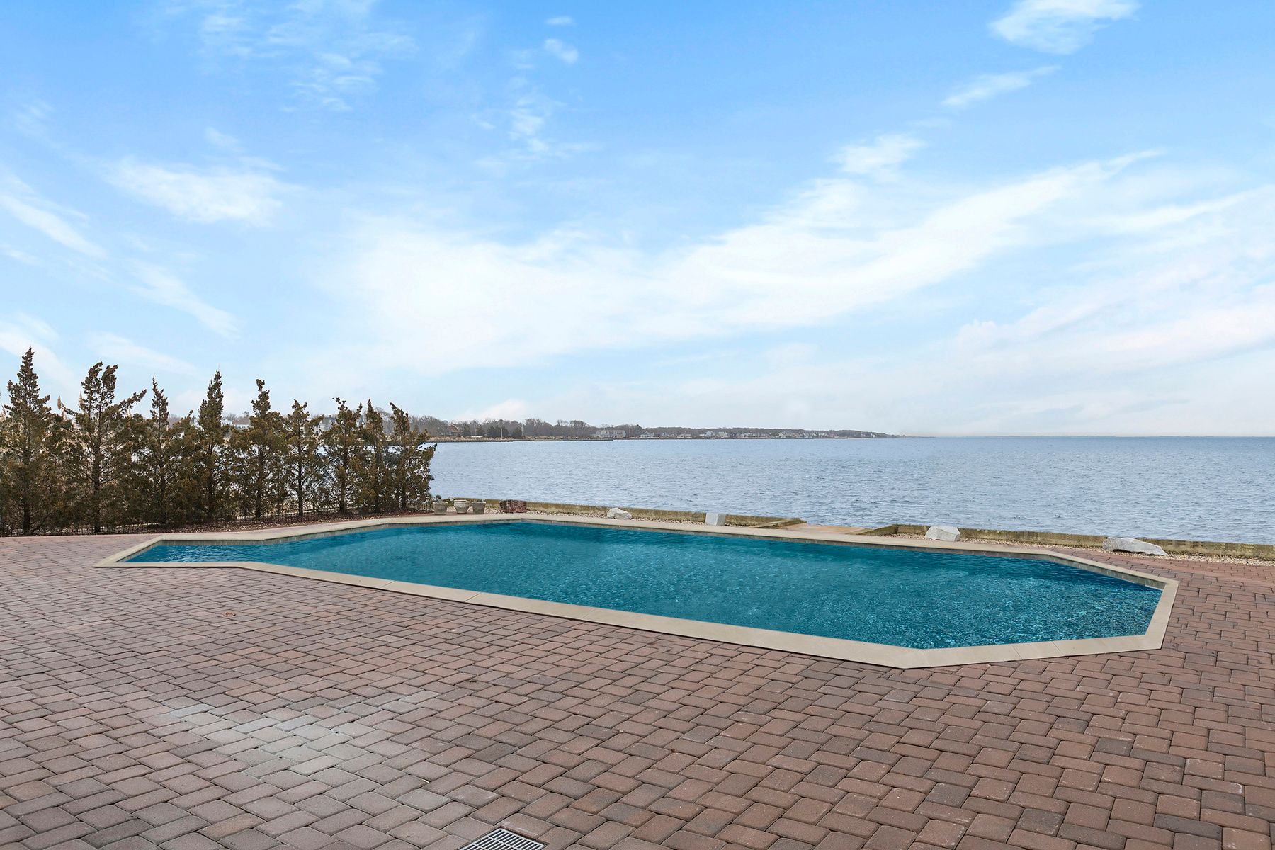 14 Seaview Ln in Center Moriches Out East