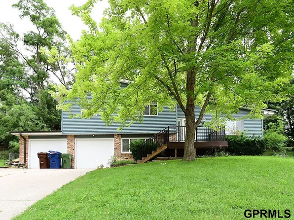902 Calmar Cir, Bellevue, NE 68005