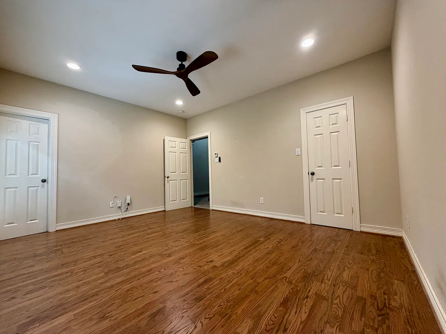 2619 Colby St — Photo 3