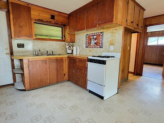 5th image of 27 Richie Rd