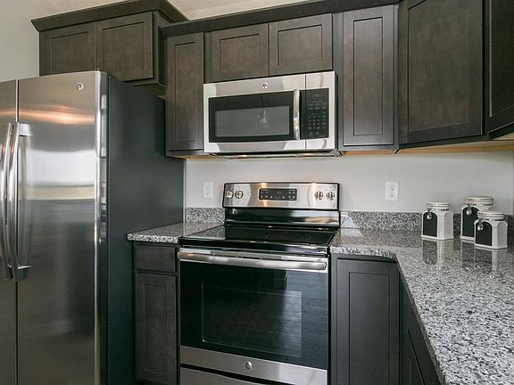 4th image of 425 Anne Blvd