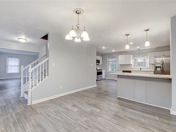 4th image of 8905 Holliday Dr
